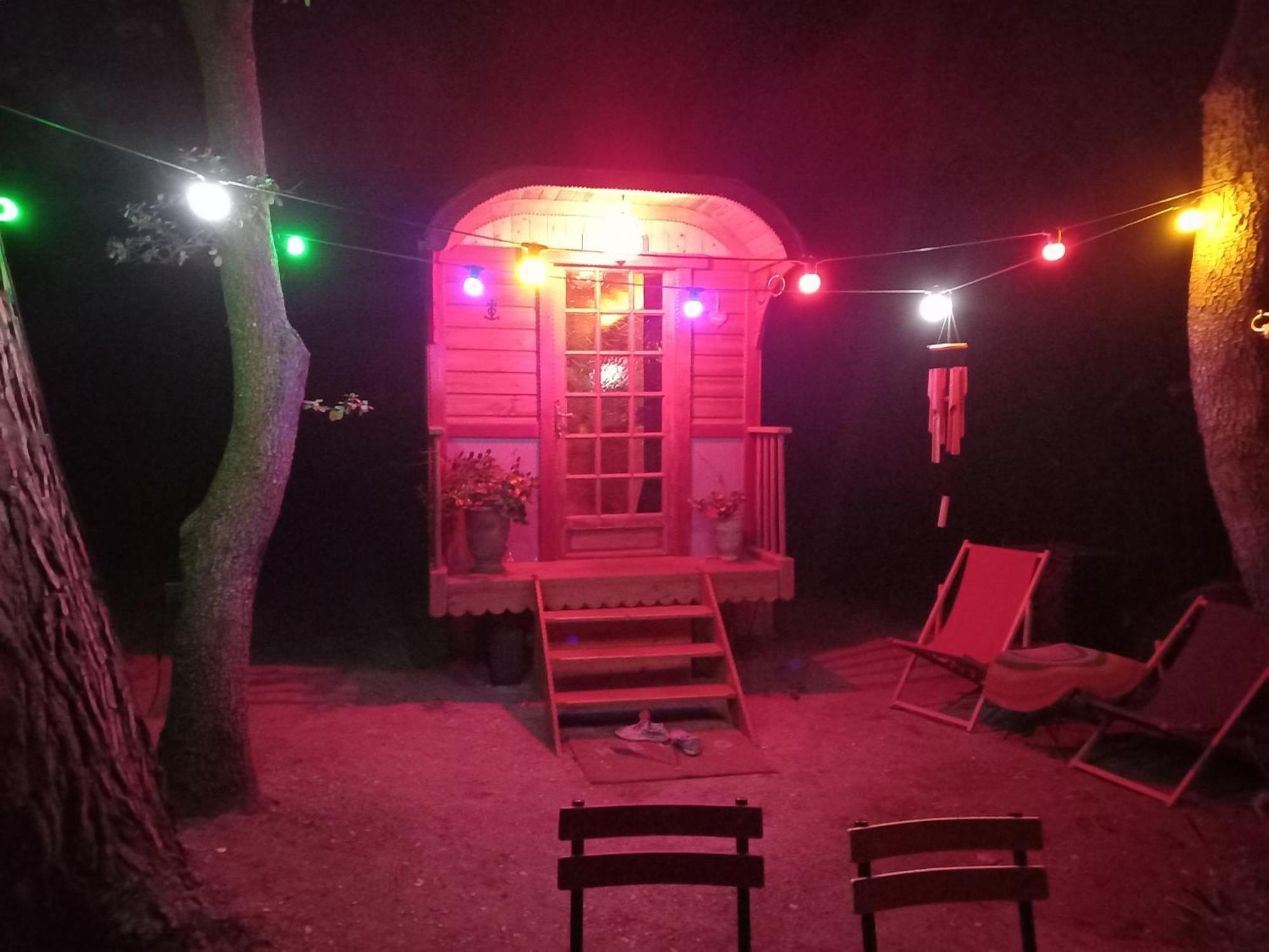 La Roulotte Du Petit Paradis Saint-Rémy-de-Provence 外观 照片