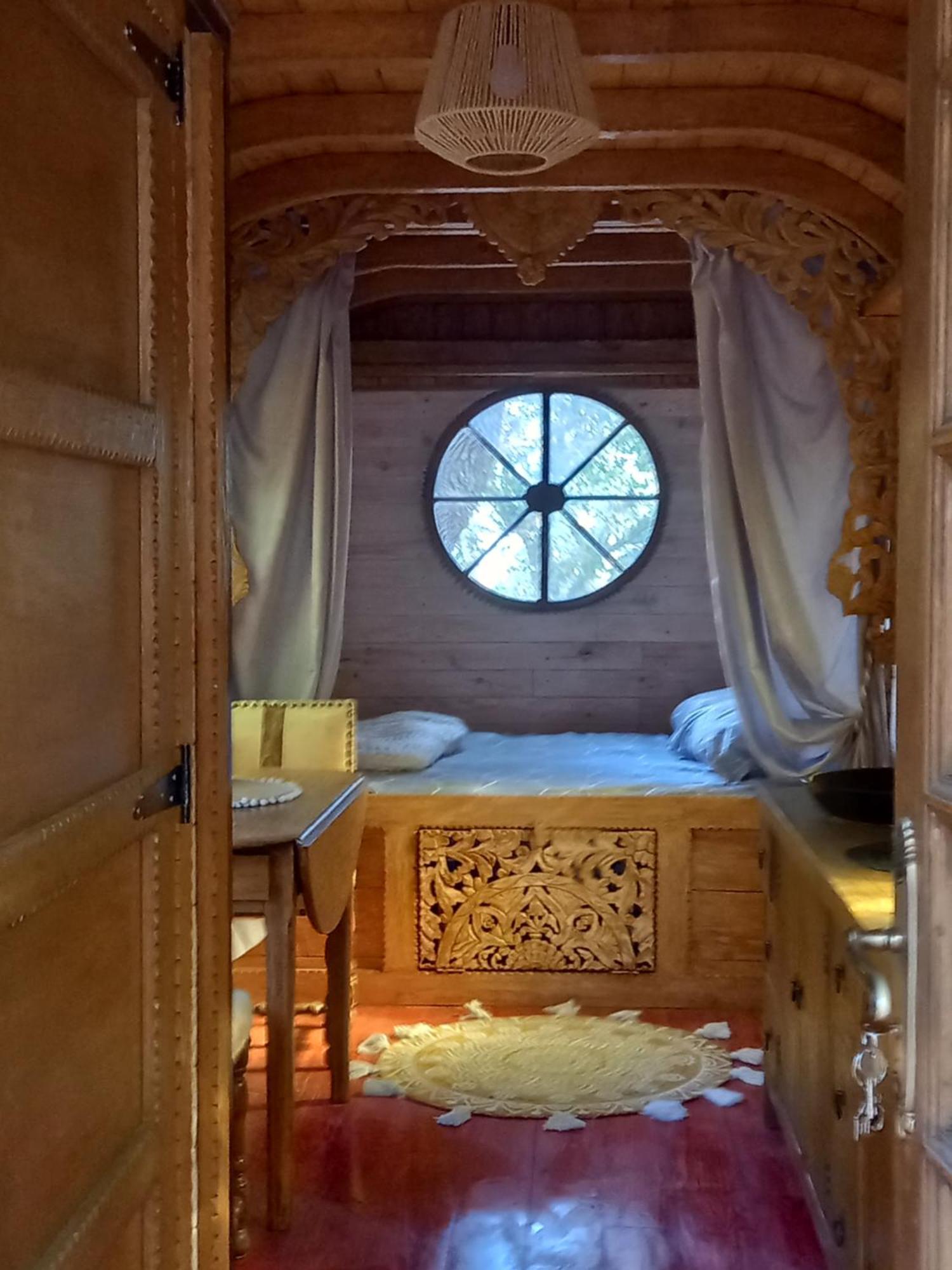 La Roulotte Du Petit Paradis Saint-Rémy-de-Provence 外观 照片
