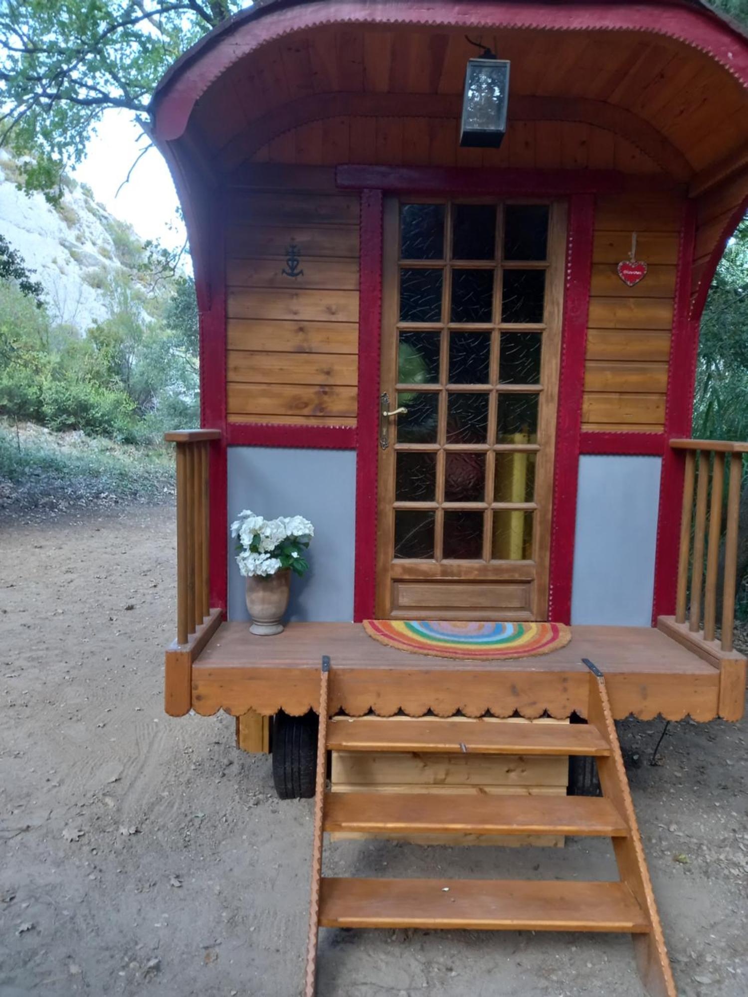 La Roulotte Du Petit Paradis Saint-Rémy-de-Provence 外观 照片