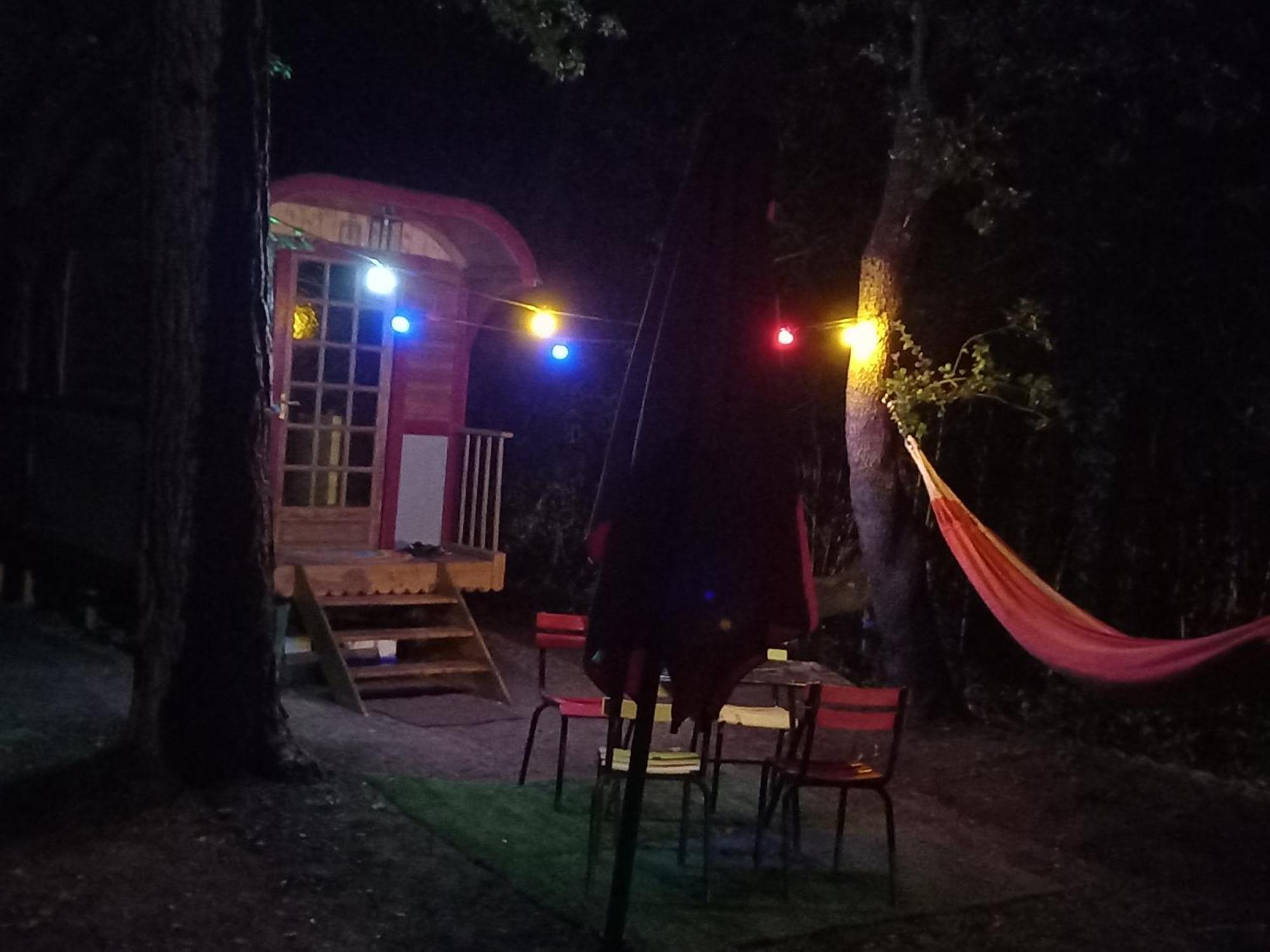 La Roulotte Du Petit Paradis Saint-Rémy-de-Provence 外观 照片